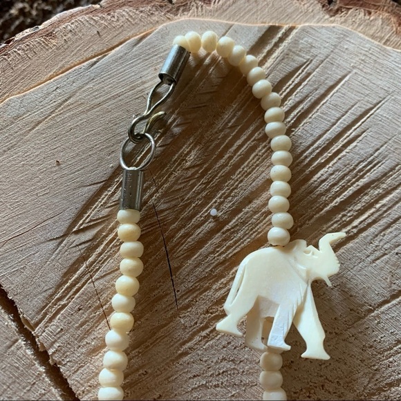 Vintage Elephant Carved Pendant Necklace - Picture 2 of 6